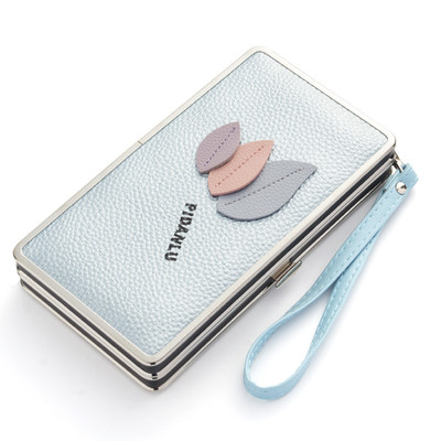 Красив и много удобен дамски портфейл с декорация в различни цветове