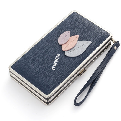 Красив и много удобен дамски портфейл с декорация в различни цветове