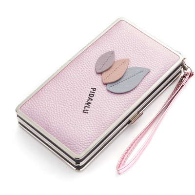 Красив и много удобен дамски портфейл с декорация в различни цветове