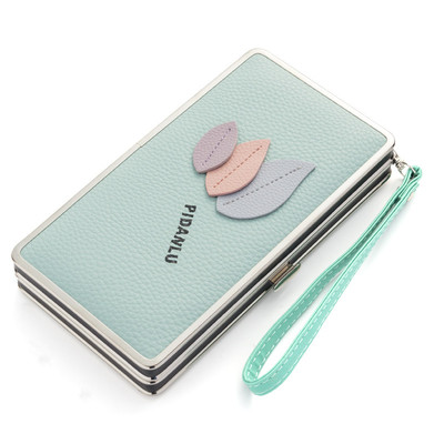 Красив и много удобен дамски портфейл с декорация в различни цветове