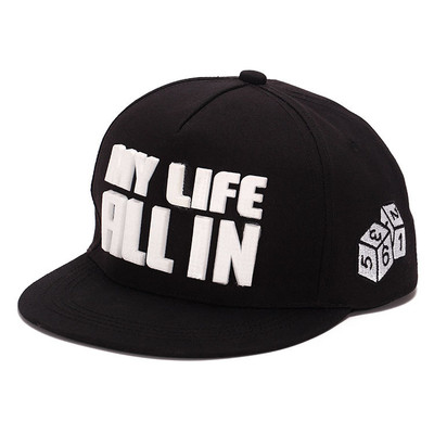 Мъжка шапка с козирка и надпис - много модерна