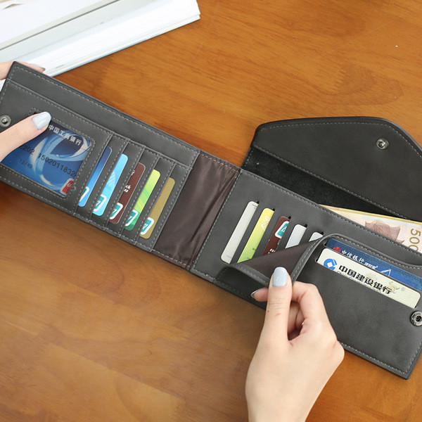 Семпъл модел дамски портфейл в шест цвята и много практичен