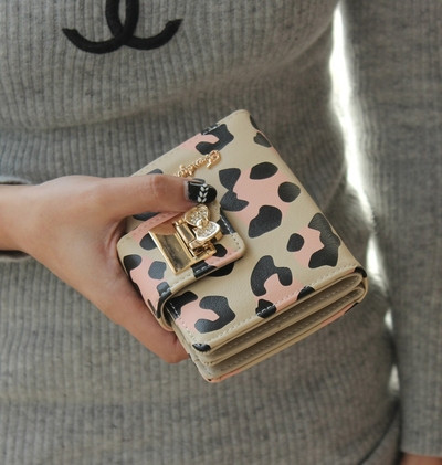 Стилен дамски портфейл в два размера 