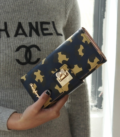 Стилен дамски портфейл в два размера 