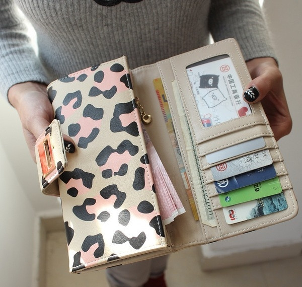 Стилен дамски портфейл в два размера 