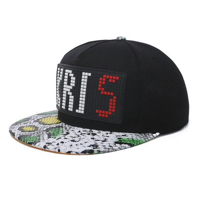 Красива бейзболна мъжка шапка с надпис и в няколко разцветки