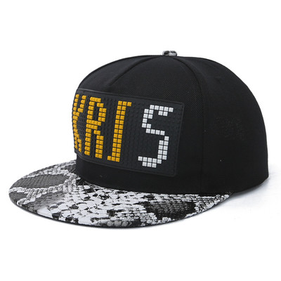 Красива бейзболна мъжка шапка с надпис и в няколко разцветки