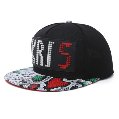 Красива бейзболна мъжка шапка с надпис и в няколко разцветки