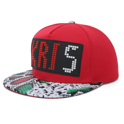 Красива бейзболна мъжка шапка с надпис и в няколко разцветки