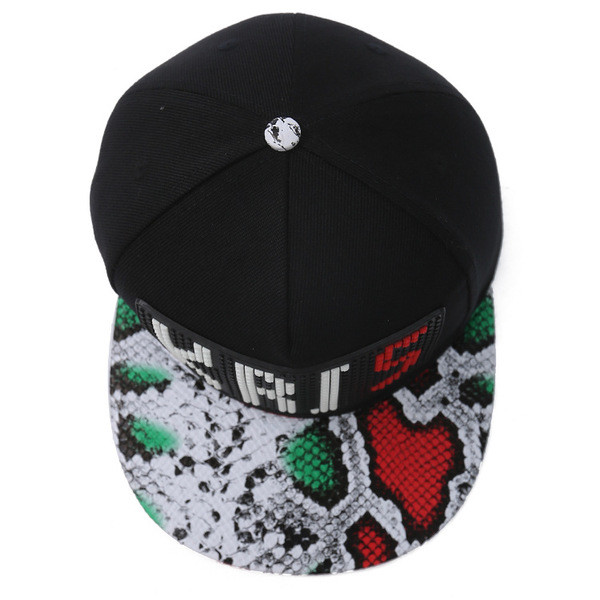 Красива бейзболна мъжка шапка с надпис и в няколко разцветки