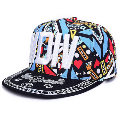 Цветна дамска шапка с надпис в няколко разцветки