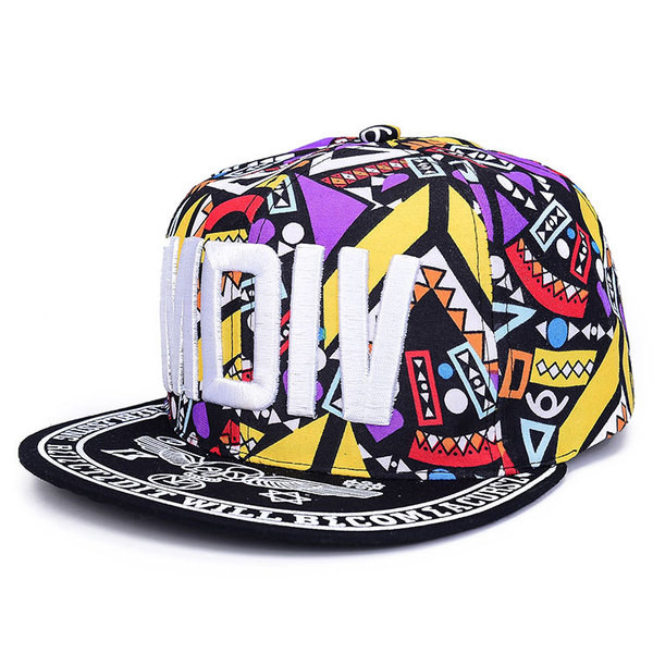 Цветна дамска шапка с надпис в няколко разцветки