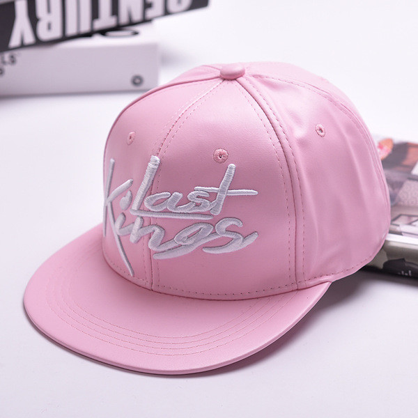 Бейзболна кожена дамска шапка с надпис в розов и черен цвят