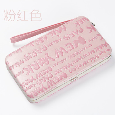 Стилен дамски портфейл с надписи и с дръжка