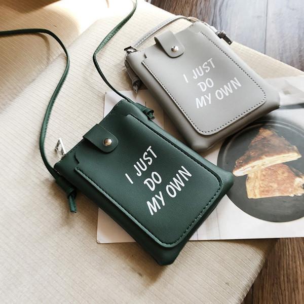 Мини дамска чанта с надпис в четири цвята