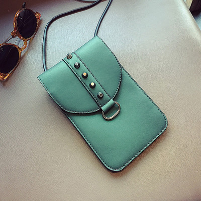 Стилна мини дамска чанта с тънка дръжка и метална декорация