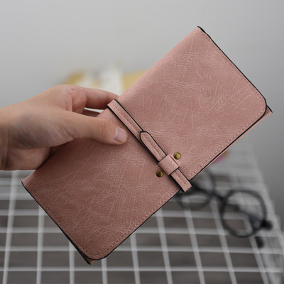 Стилен дамски портфейл в пет цвята в изчистен модел