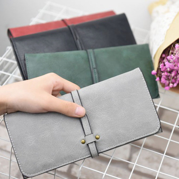 Стилен дамски портфейл в пет цвята в изчистен модел