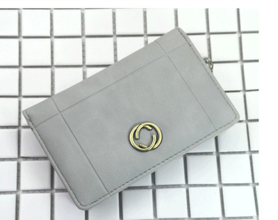 Красиво дамско портмоне в шест цвята с малка метална декорация