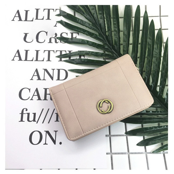 Красиво дамско портмоне в шест цвята с малка метална декорация