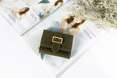 Мини дамски портфейл в много цветове с голяма катарама