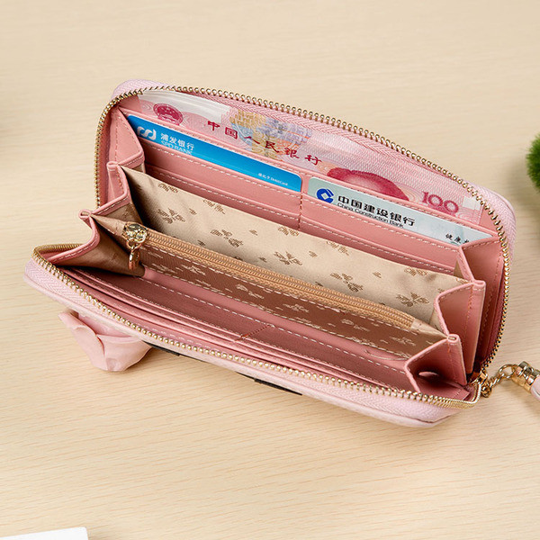 Сладък дамски портфейл с пискюл и очички