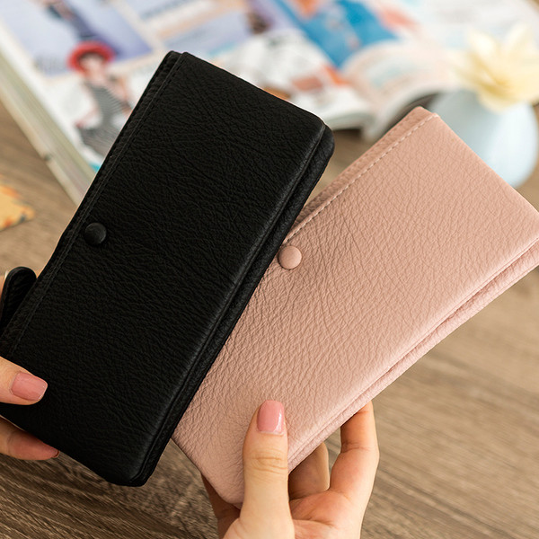 Нежен дамски портфейл в семпъл модел в пет цвята