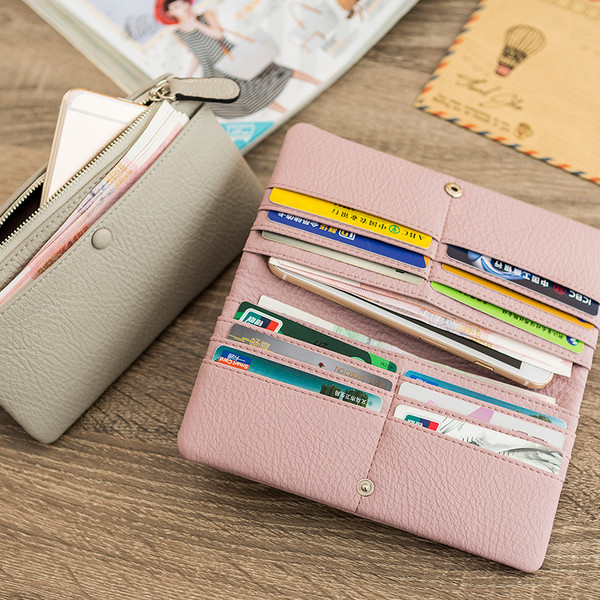 Нежен дамски портфейл в семпъл модел в пет цвята