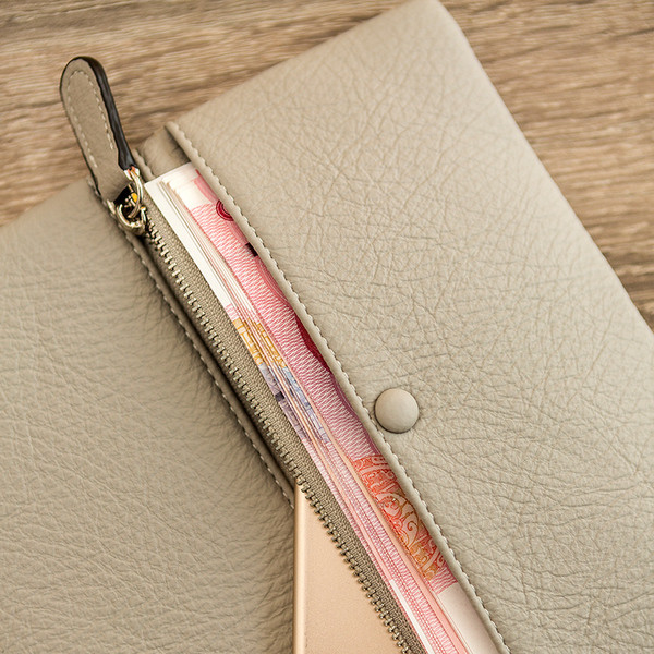 Нежен дамски портфейл в семпъл модел в пет цвята