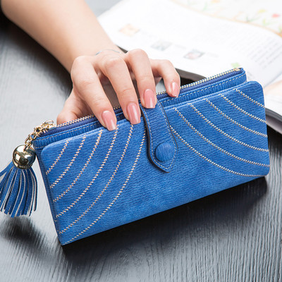 Стилен дамски портфейл с пискюл и копче в пет цвята