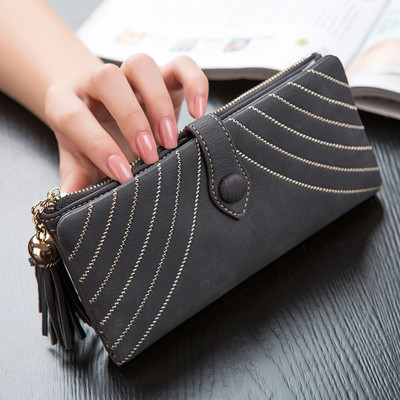 Стилен дамски портфейл с пискюл и копче в пет цвята