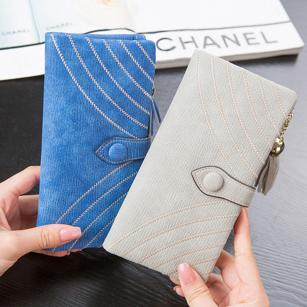 Стилен дамски портфейл с пискюл и копче в пет цвята