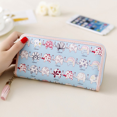 Дамски портфейл с пискюл и изображения в няколко модела