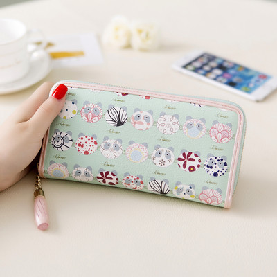 Дамски портфейл с пискюл и изображения в няколко модела