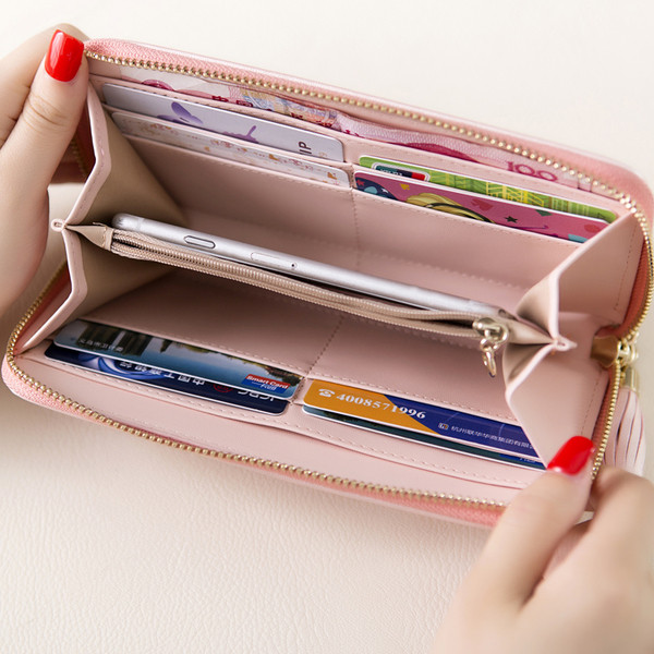 Дамски портфейл с пискюл и изображения в няколко модела