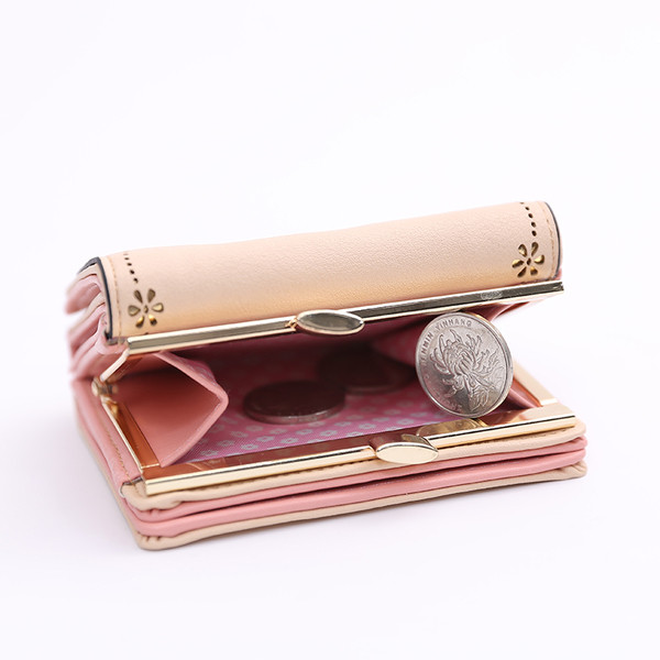 Стилен мини дамски портфейл с едно копче в много цветове