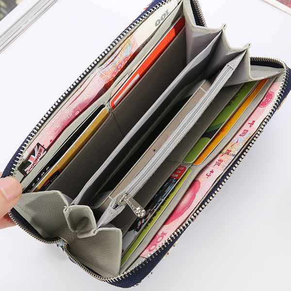 Дамски портфейл с изображения на мече