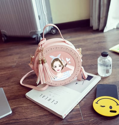 Красива дамска чанта в кръгла форма с изображение