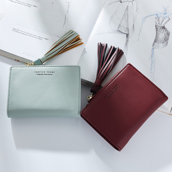 Мини дамски портфейл с пискюл в семпъл модел в шест цвята