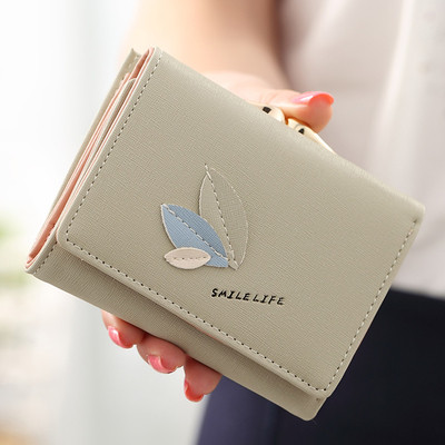 Красив дамски портфейл с декорация листенца в пет цвята