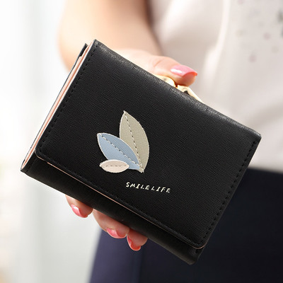 Красив дамски портфейл с декорация листенца в пет цвята