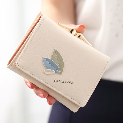 Красив дамски портфейл с декорация листенца в пет цвята