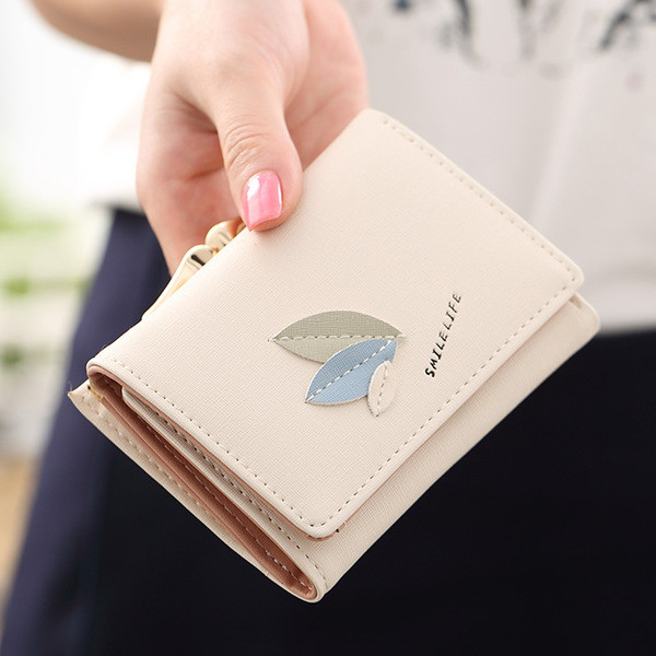 Красив дамски портфейл с декорация листенца в пет цвята