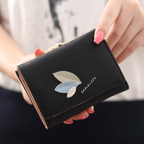 Красив дамски портфейл с декорация листенца в пет цвята