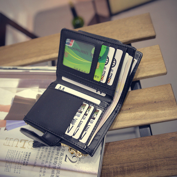 Стилен портфейл за дамите с пискюл в черен и сребърен цвят