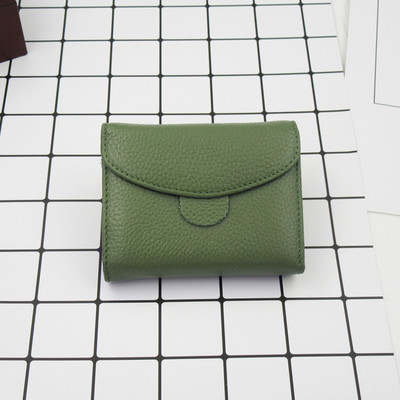 Семпъл мини портфейл за дамите с копче