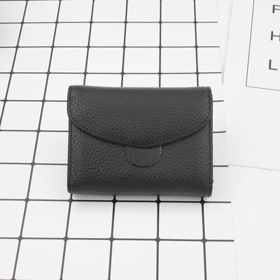 Семпъл мини портфейл за дамите с копче