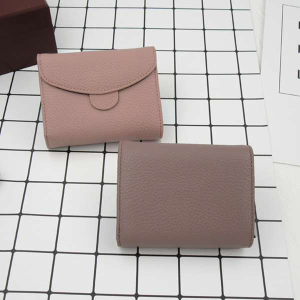 Семпъл мини портфейл за дамите с копче