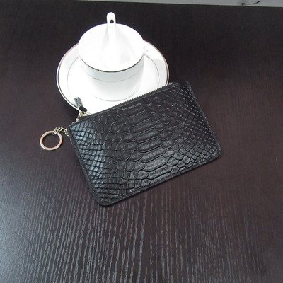 Мини дамски портфейл с ципове и метална дръжка