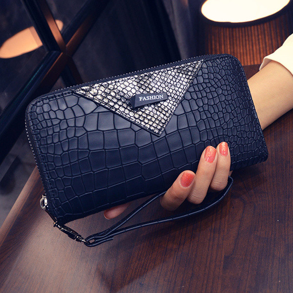 Стилен дамски портфейл в различни модели и цветове